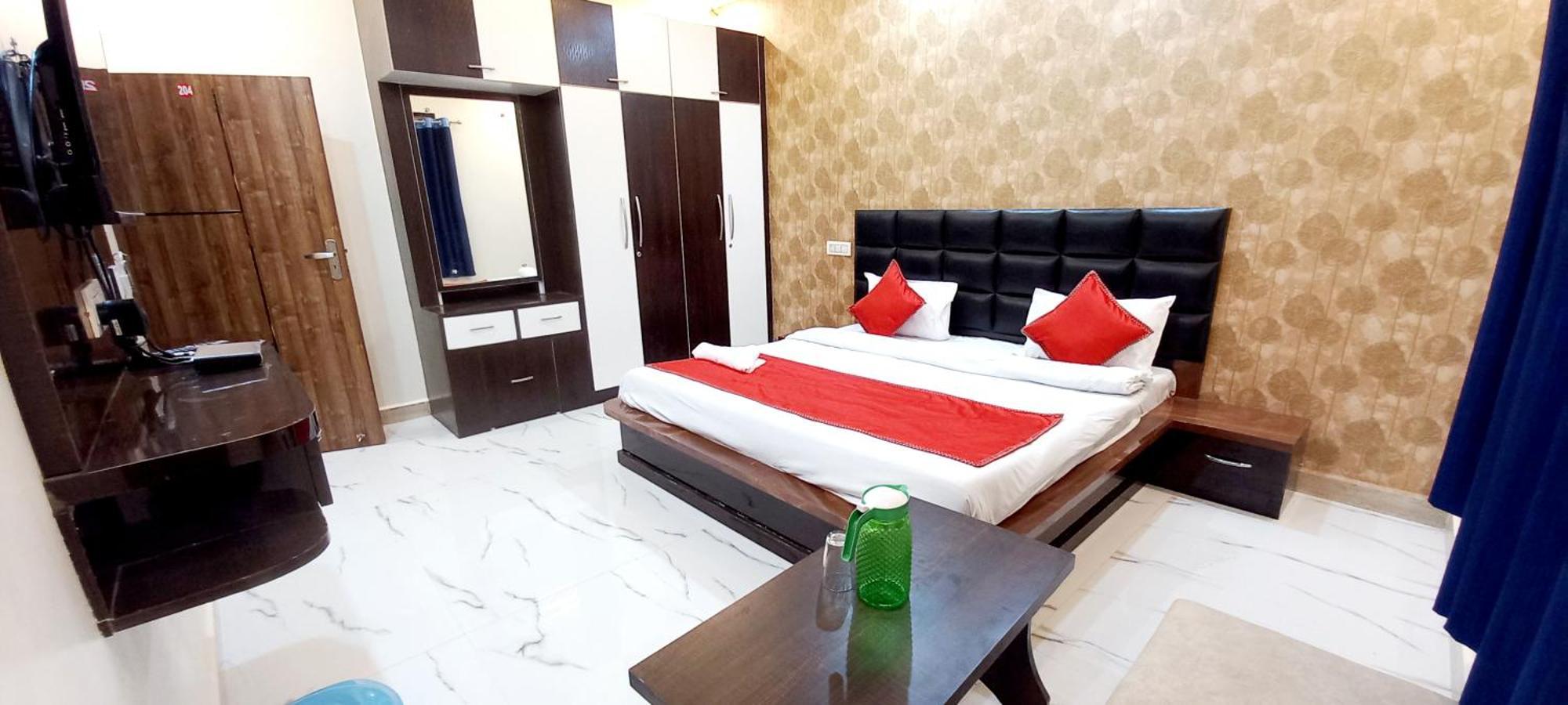 אורצ'ה Hotel Siyaram Palace מראה חיצוני תמונה